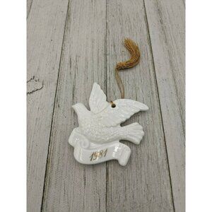 Avon 1981 White Ceramic Dove Collectible Ornament Gold Accent